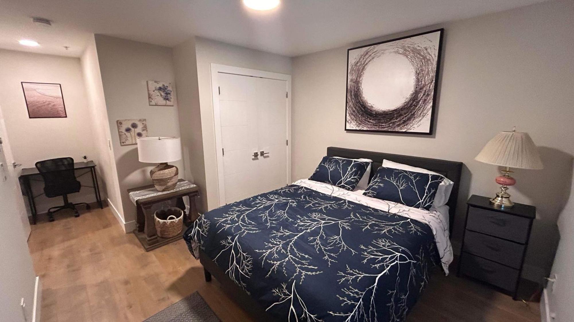 New, Spacious 2 Bedrooms In Downtown With Free Parking! Maple Ridge Exterior photo